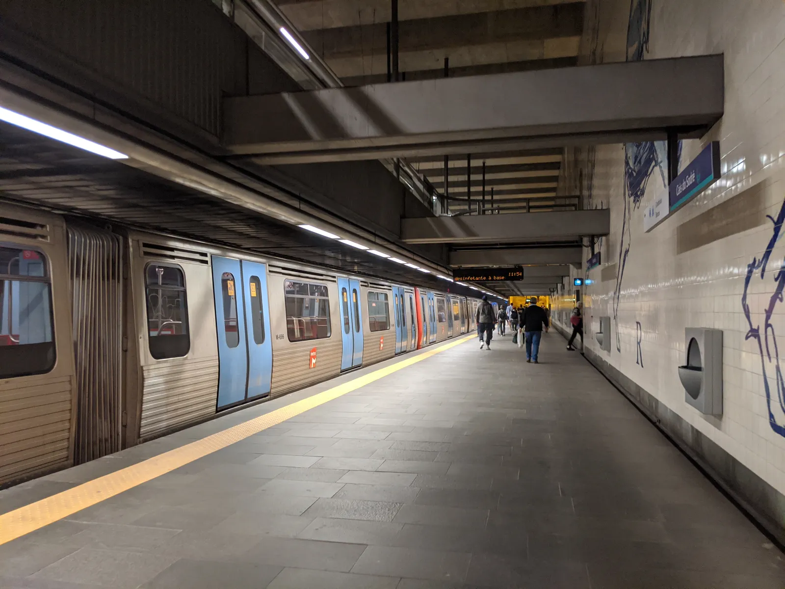 Using the Lisbon Metro