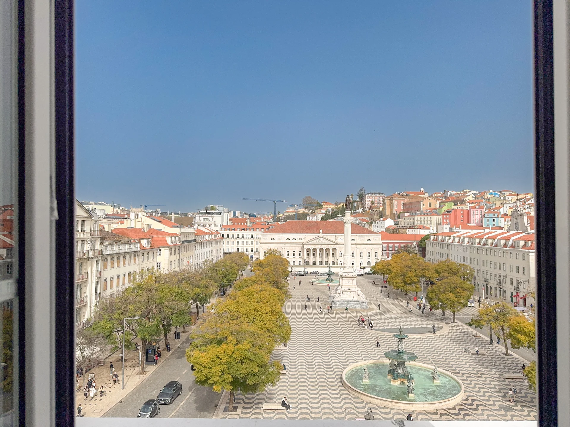 Vista sobre o Rossio a partir de um apartamento gerido pela The Lisbon Concierge